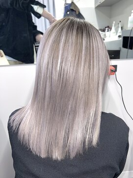 エゴ 池袋(EGO) ホワイトシルバーシャドールーツ