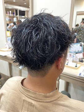 アルターリール(aL ter Rire) フェザーパーマ/サーフカール/刈り上げセンターパート/中村郁未