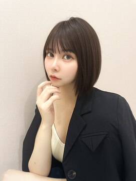 ジーナ 名駅(XENA.) 外はね ウェーブ巻き 切りっぱなしボブ シースルーぱっつん