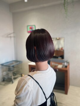 ウツギ(UTSUGI) ピンクブラウン×丸みボブ