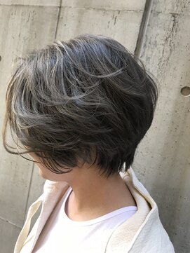 トリエラ(TRIELA) ハイトーンアッシュグレー