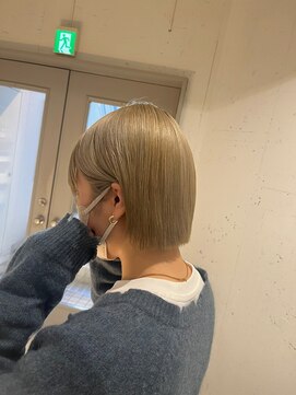 ラミ(L'ami) 【矢後あやこ】耳かけショートぱっつんボブ/ハイトーンベージュ