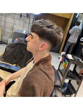 フランクスバーバー アンド ビアークラブ(FRANK'S BARBER and BEER CLUB) ナチュラルクロップスキンローフェードショート TT