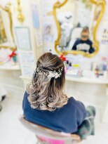 美容室 ティンカーベル ハーフアップ