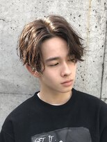 ウニカ デ メン(UN1CA de MEN) センターパートツイストスパイラルパーマツイストパーマ刈り上げ