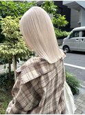 夏のトレンドミルキーホワイトベージュと大人の切りっぱなしボブ