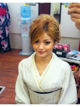 ヘアセットアップス(UP's) ☆ 歌舞伎町スジ盛りかぶせアップスタイル~☆(´∀`*)
