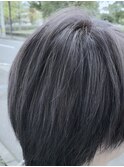 暗めのアッシュグレージュ