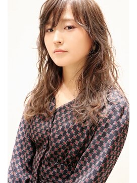 カシータフロル 守山(Casita flor) 華やかなAラインウェーブ