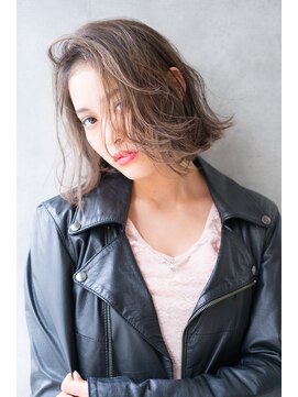 アッシュ 祐天寺店(Ash) 外国人風かき上げ外はねハイライトボブ