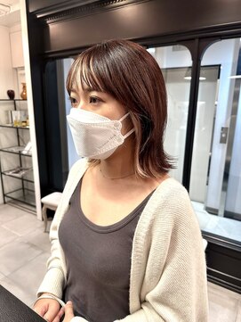 シータ(sheta) 【sheta】くびれミディウルフインナーカラーブリーチ外はね