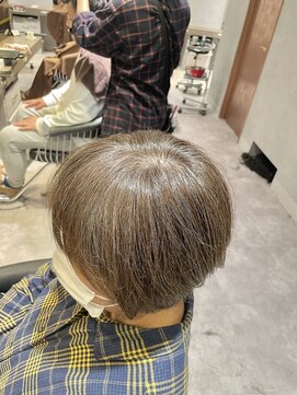 アース クロスガーデン川崎店(HAIR&MAKE EARTH) after→before 右スワイプ【白髪ぼかしハイライト・脱白髪染め】