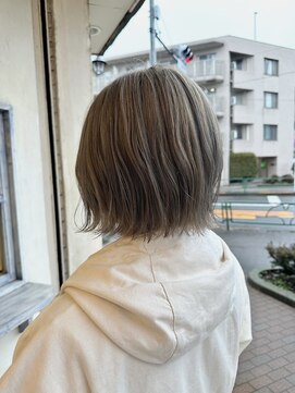 エイミーバイアフロート(amie  by afloat) ＊ お白髪ボカシにも◎透明感ボブ