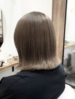 シア 綾瀬店(SHEER)&nbsp;寒色系ベージュ×ぱつっとボブ