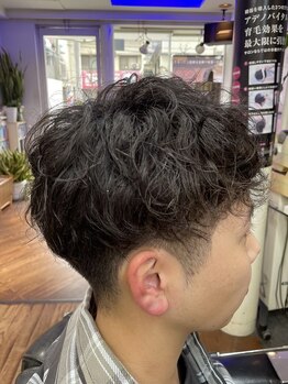 ヘアサロン テラオカの写真/パーマもお任せ！髪へのダメージを最小限に抑える施術で、大人のメンズスタイルをご提案します。