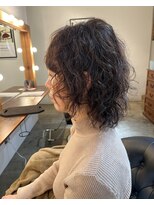 ビハインドザカーテン(BEHIND THE CURTAIN)&nbsp;くせ毛を活かしたウルフレイヤー×トリートメントパーマ