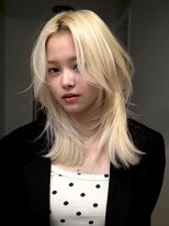 サンクプロジェクト(cinq PROJECT)&nbsp;抜け感ハッシュカット×ホワイトブロンド◎