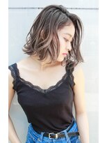 トルネード(TORNADO)&nbsp;外国人風ボブ ハイライトグラデーション グレージュ　外ハネ