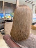 やわらかベージュカラー