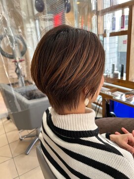 スタジオ アルファプラス 日暮里店(studio α+) ステップボーンカットカットボブショートハイライト白髪ぼかし