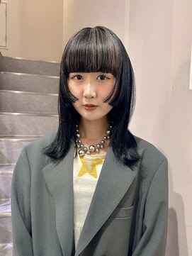デイジードゥ(Daisy duex) 顔周りカット  ワイドバング  黒髪 インナーカラー