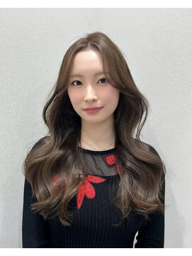 ラクシア(LucxiA) 韓国ヘア/レイヤーカット/顔周りカット/くびれ巻き