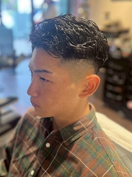 キングスマントーキョー 府中店(KINGSMAN TOKYO) アップバング / ツーブロック / スキンフェード 【府中】