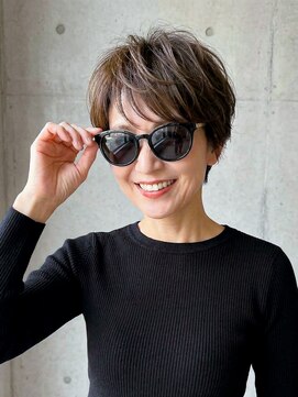 【大人の軽やかショート】遊び心のある束感で軽快な印象に