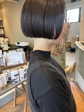 ピン(pin) 首元すっきり顎上ミニボブ