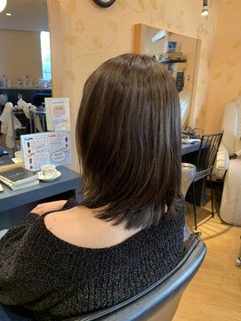 ノワール(NOIR) 手ぐしで決まるミディアムボブ