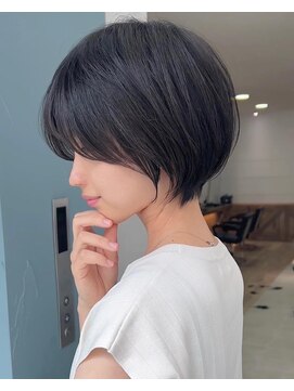 ビュー フクオカ(VIEW FUKUOKA) モードに大人可愛いダークアッシュイメチェンショートボブ