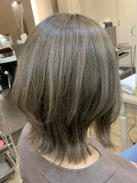 アルターリール(aL ter Rire) アッシュグレージュ/ハイライト/レイヤーボブ/福原遼華