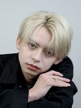 オーシャントーキョーオーバー 渋谷(OCEAN TOKYO OVER) 韓国ヘアカルマパーマコンマバングセンターパート黒髪ウルフ