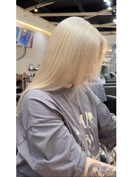 ラピス 大阪心斎橋店(Lapis) ホワイト