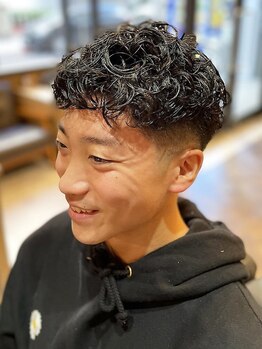 アフロ(AFRO)の写真/【本町駅1分】「イメチェン」や「大人な雰囲気」にしたい方◎ON/OFFキマる『トレンド×清潔感』を叶える◆