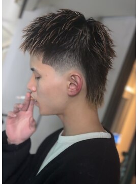 フランクスバーバーザスタンド(Frank’s barber the stand) スパイキーショートブルーブラックフェザーパーマサーフカール