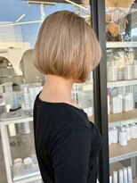 ロマーリ 岡山店(LOMARLIE)&nbsp;20代30代ミディアムボブブロンドミルクティーベージュブリーチ