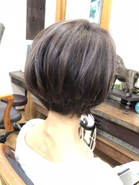 ベル(BELL) ショートスタイルはダブルカラーでいい感じ♪【BELL桜新町用賀】