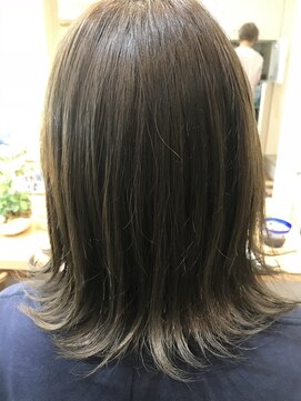 ニーナ 三軒茶屋(nina) ちょっと長めの切りっぱなしボブ