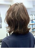 ミディアムヘア毛先パーマことりベージュ黒髪ウォーターフォール