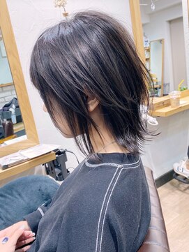 アヴァロン(AVALON) 大人レイヤーボブ・外ハネ・ダークアッシュグレージュ【BISA】