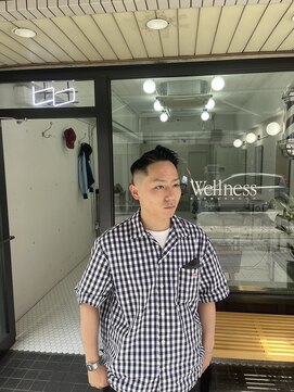ウェルネス(Wellness) スキンフェード、サイドパート、ハードパート、ノーパート