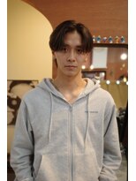 エディ(Edy)&nbsp;センターパートブラウンカラー韓国ヘアカルマヘア眉毛カット