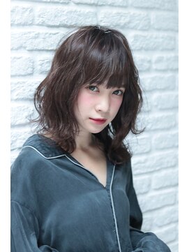 アブソ(Absolute) 大人ショート斜めバングで小顔効果 ダブルバング