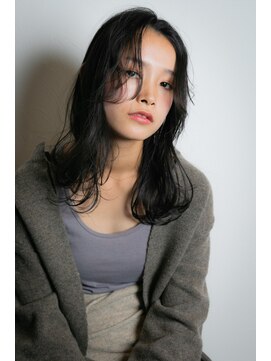マウロア(MAULOA) 【MAULOA】黒髪 束感 ミディアム ウザバング