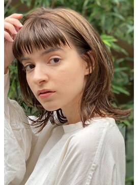 ピークアブー 銀座中央通り(PEEK-A-BOO) 大人のミディアムウルフ