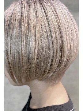 ポット バイ クレドガーデン 大宮東口店(pote by CRED GARDEN) 前下がりショートボブ×ホワイトミルクティー透明感/大宮グランs