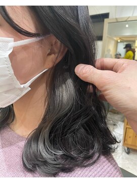 アクト(ACT) インナーカラー　グレーシルバー　ウェーブ巻き