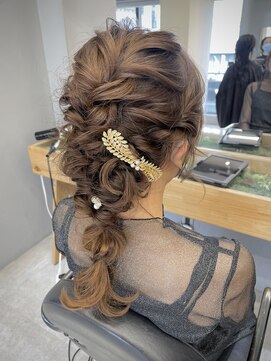 バッカ(BACCA) 編みおろしヘアアレンジ