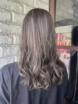 リー 東三国(Lee) ロング×ハイライトグレージュ